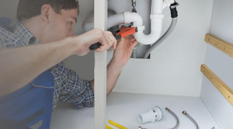 Expert burst pipe repair services in Delta, MO